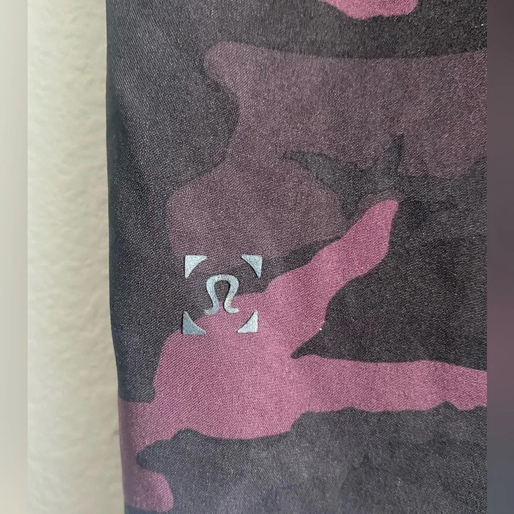 Lululemon THE Short 9.5” Men’s Shorts in Incognito Camo Red - Size Small - Picture 6 of 9